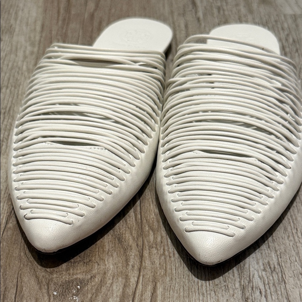 Tory Burch White Woven Pointed-Toe Slip-On Mules - Picture 3 of 12